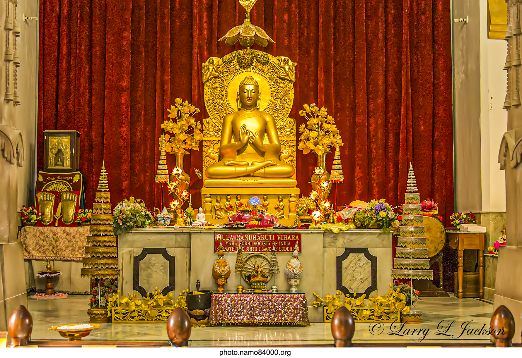 Tượng cổ về Đức Phật Thích Ca Mâu Ni đang thuyết pháp | Old Statue of Gotama Buddha preaching the first sermon